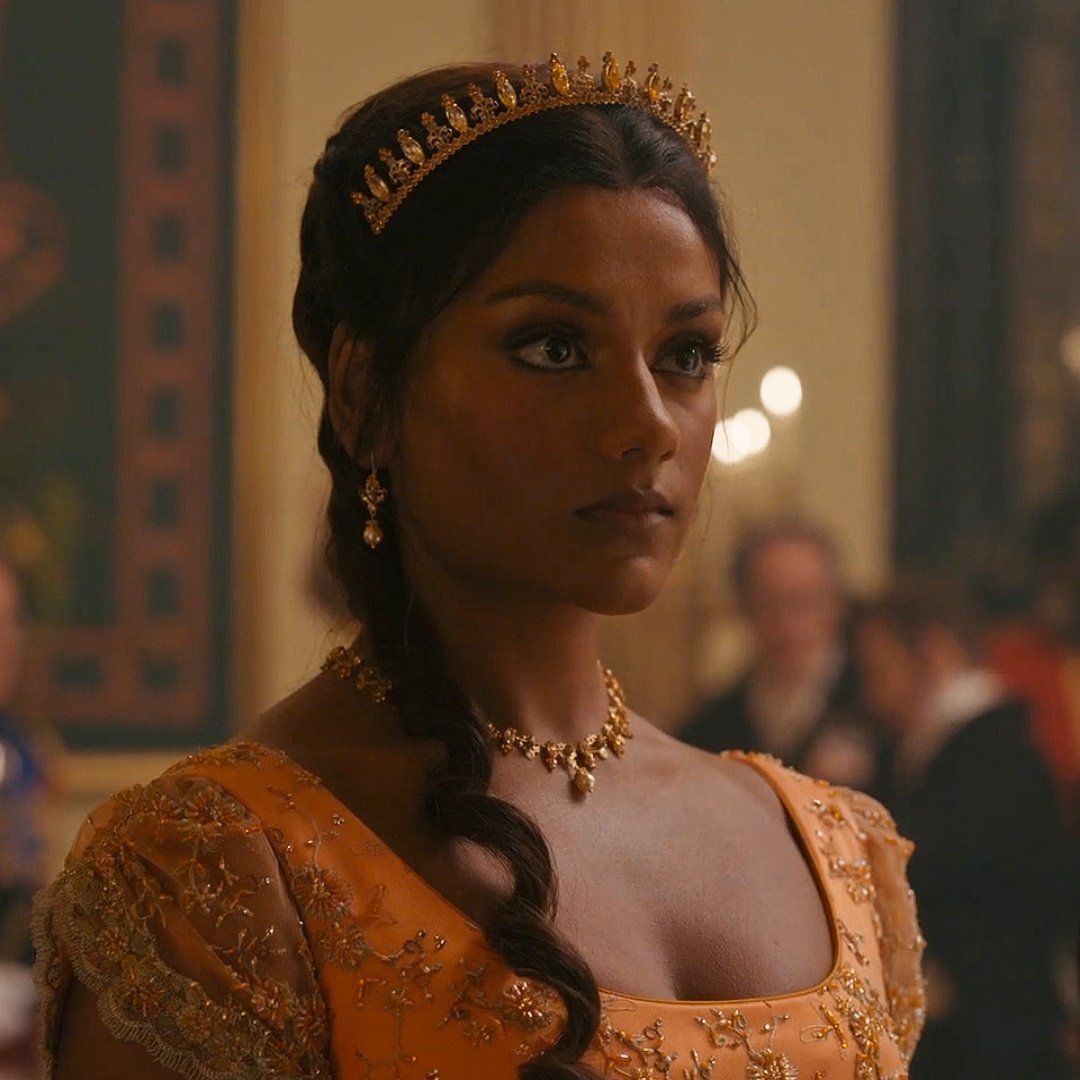 uyamonka's tweet image. now that everyone hate zoe kravitz let me introduce simone ashley the prettiest girl in bridgerton