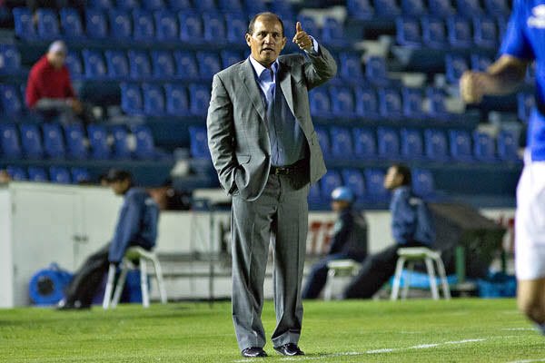 Cumpliste la fantasía de los que alguna vez llegamos a soñar ver a #GallosBlancos en primera nacional y nos parecía imposible. 
Las sonrisas quedarán grabadas para siempre porque fuiste uno más de nosotros tocando el cielo con las manos. 
Feliz día <a href="/hectormedrano66/">Hector Medrano</a>