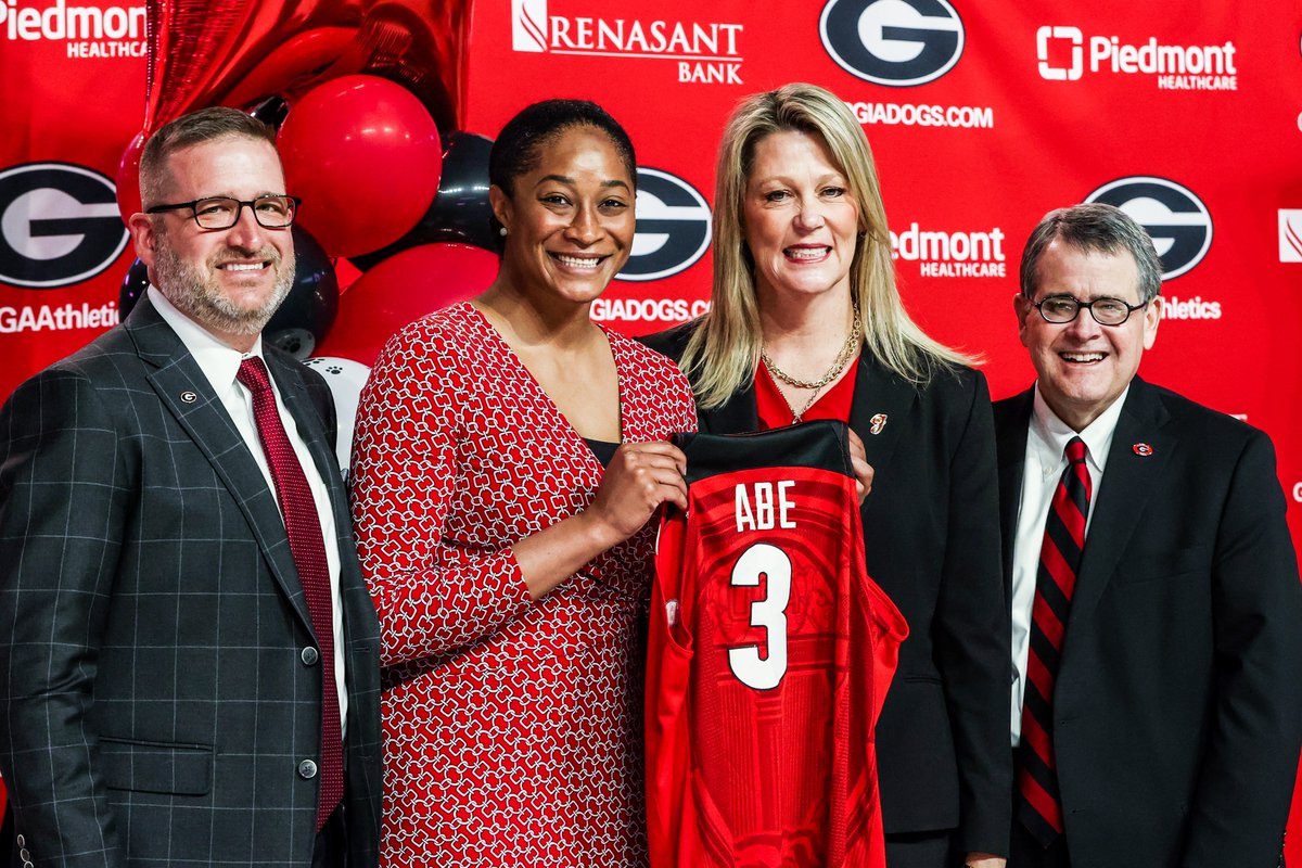UGA_WBB's tweet photo. Today was a good day.❤️

#GoDawgs https://t.co/aXmz7axc3e