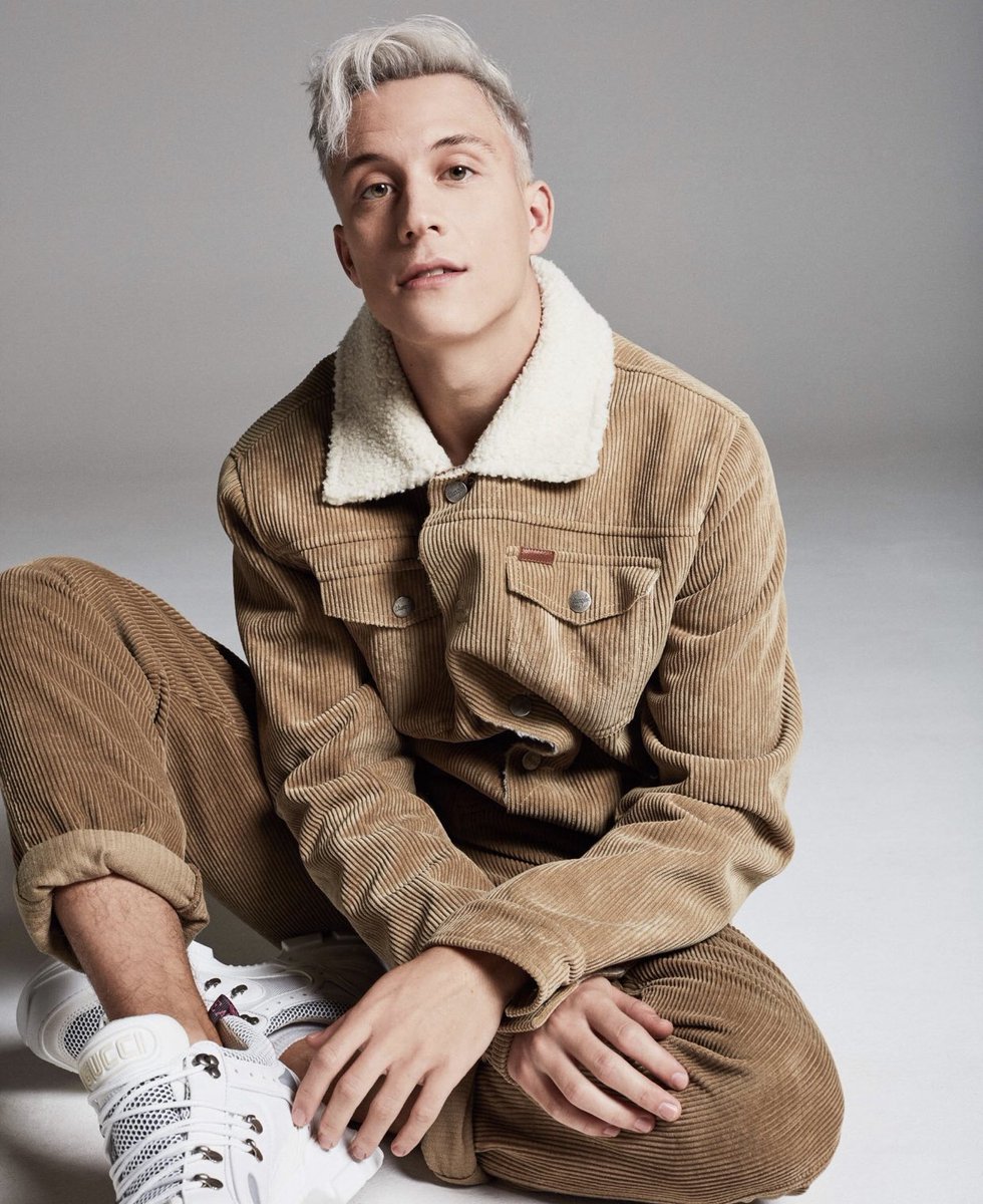 Loic_TO6's tweet photo. Este es mi look para la #GioFiesta 🥳🔥 https://t.co/LsbI5VAKQp