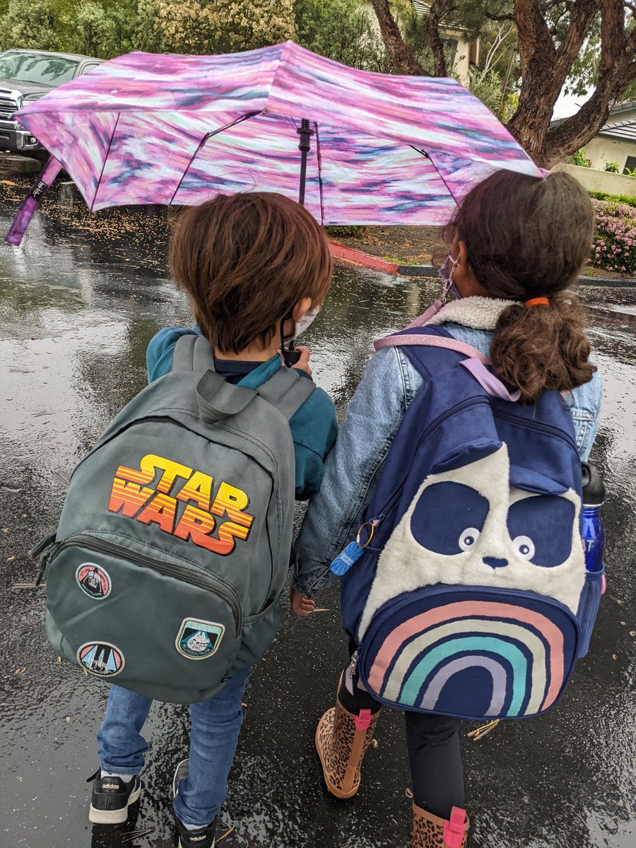 DailyOmaha's tweet photo. Rainy day buddies. ☔ https://t.co/SApuO3DAO1