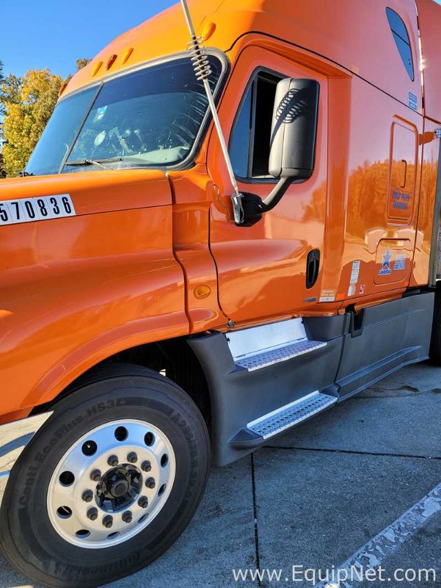semitrucks's tweet photo. Check this 2014 #Freightliner #Cascadia #EquipNet in #Canton #Massachusetts https://t.co/txP9IgAn1j #truckers #trucksales #trucksforsale https://t.co/cmsPtHW2gb