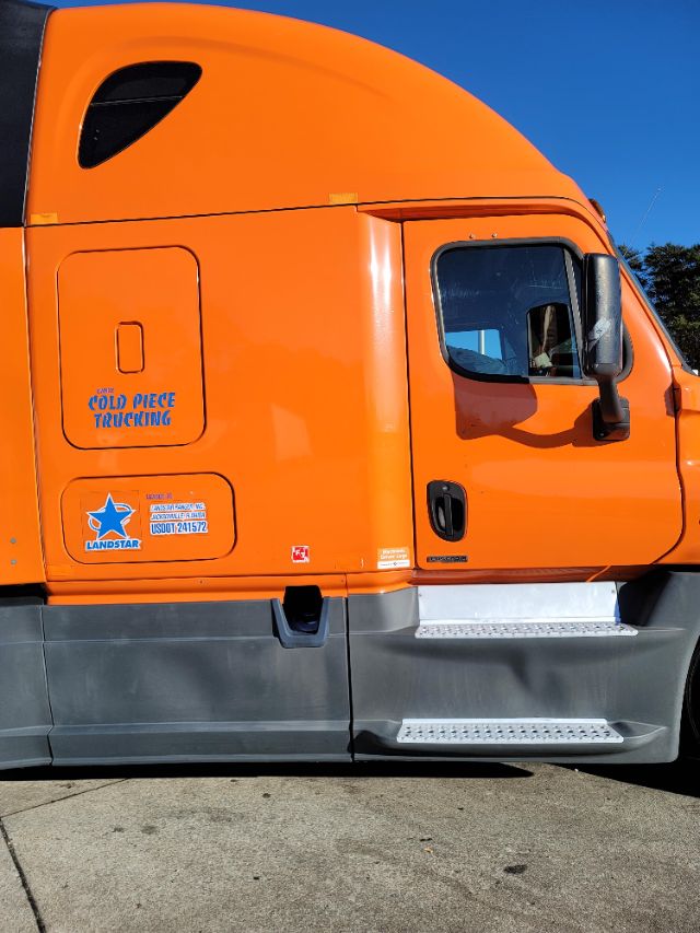 semitrucks's tweet photo. Check this 2014 #Freightliner #Cascadia #EquipNet in #Canton #Massachusetts https://t.co/txP9IgAn1j #truckers #trucksales #trucksforsale https://t.co/cmsPtHW2gb