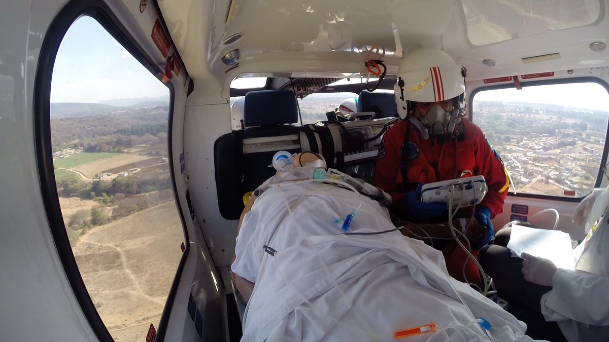 GrupoRelampagos's tweet photo. Realizamos traslado interhospitalario de una paciente politraumatizada por accidente automovilístico, del Hospital General de Jilotepec al Centro Médico "Adolfo López Mateos", en Toluca. https://t.co/GvJkthpwYd