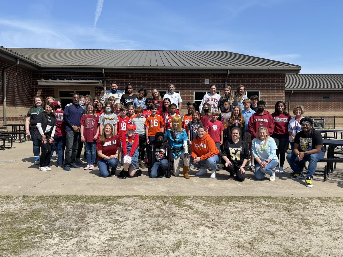 SeeTheAble1's tweet photo. What a fun day celebrating Amair for #SpiritWeek!!! Games and Gamers Day was a success!!! โพ๏ธ๐พ๐ฅ๐ฎ๐๐ป๐๐ฑJust a reminder that this Spirit Week is #StudentDriven, #StudentCreated, & #StudentLed!!! ๐๐ป๐ค @CraytonMiddle @Rosita1322 #SCUnified #R1Unified https://t.co/DVfaeHmR6E