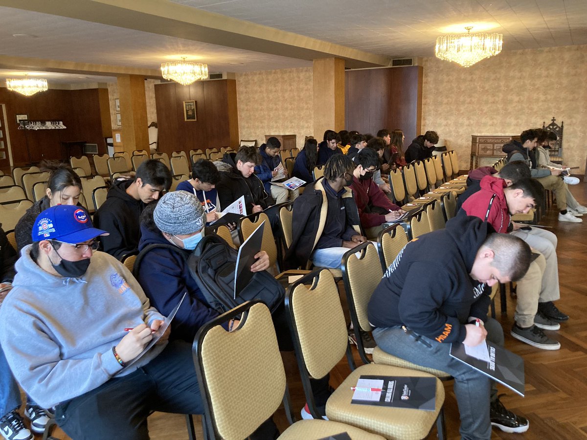 HSAMcKinleyPark's tweet photo. Our high school students enjoyed a visit to St. Xavier University today! The admissions team and the Graham School of Management took great care of us today and we are all so grateful for the amazing visit! #hsamckinleymagic #preparingourstudents #collegevisit https://t.co/jAGGVGfy4L