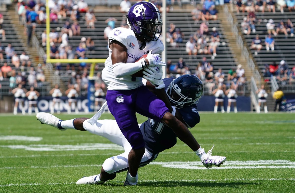 extremely honored and blessed to receive an offer from the prestigious Holy Cross💜❕@HCrossFB @coachdc34 @CoachBobChesney @CoachRG18 @JonathanWholley @CoachDellSJ
