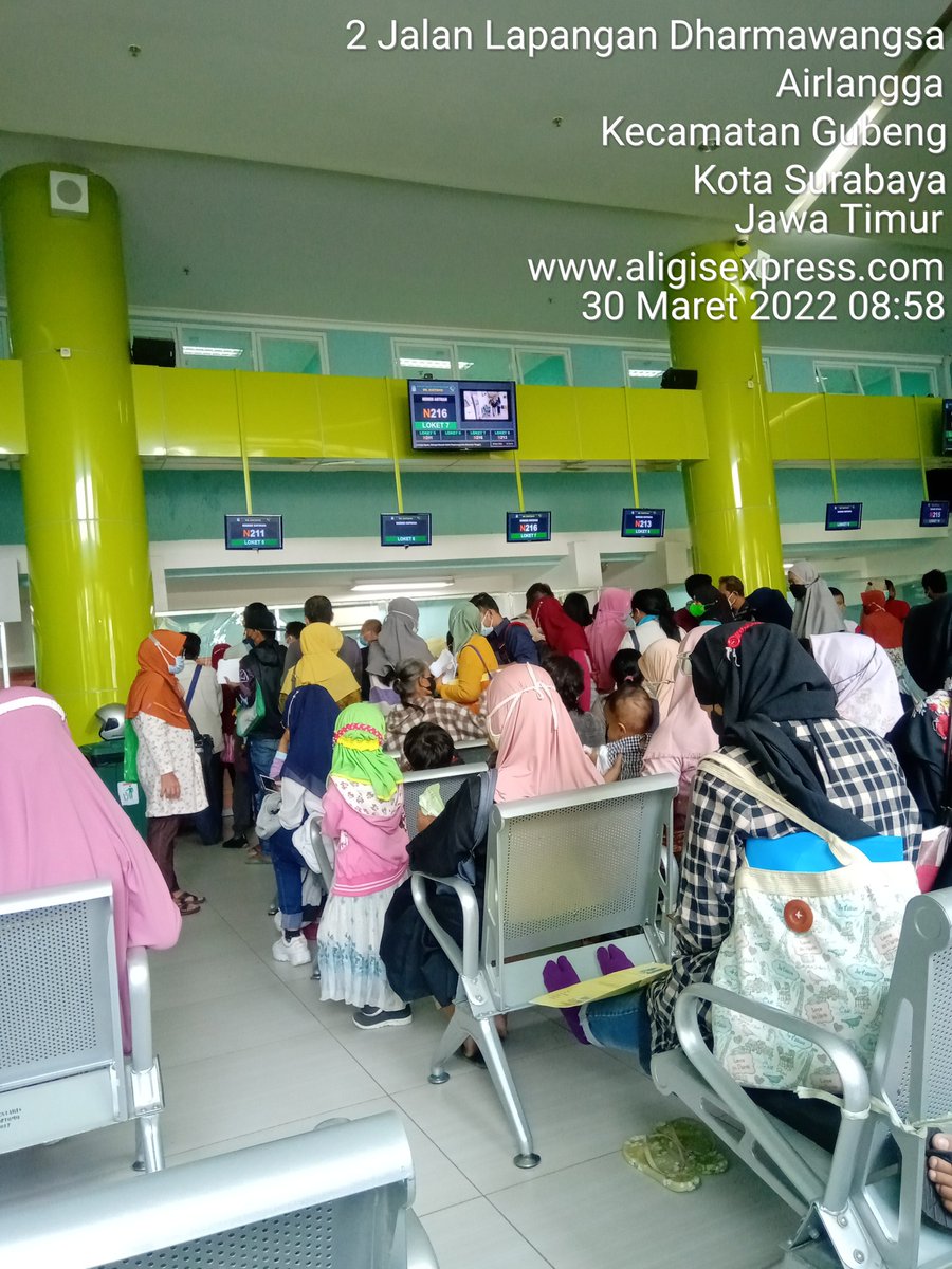 rezamfitra's tweet photo. @e100ss @rsudrsoetomo @KhofifahIP @EmilDardak antrian  rawat jalan RSUD SOETOMO error. Antrian online juga error. Dipanggil dengan pengeras suara. Akibatnya pelayanan rawat jalan lambat keburu profesor dokter spesialis nya pulang. Ujung cerita balik lagi keesokan harinya. https://t.co/vRNsAANxTZ