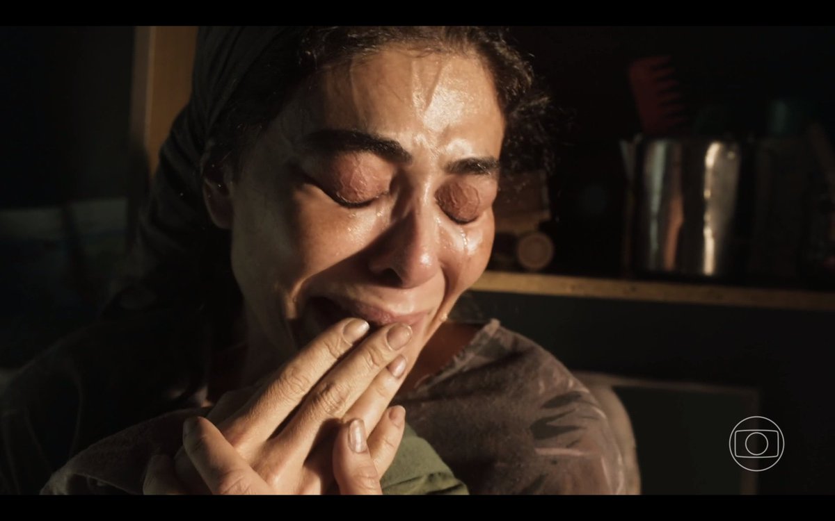 ZAMENZA's tweet photo. Toda dor e o desespero de uma mãe que enterrou três filhos assassinados exposta com brilhantismo por Juliana Paes. A Maria Marruá tinha que ser dela. #Pantanal https://t.co/wF9i1AR4iP