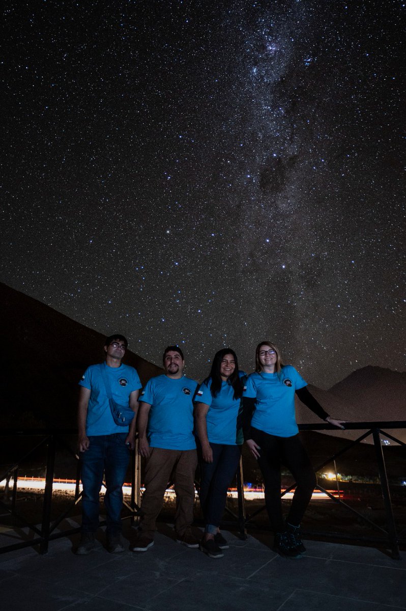 ComAstronomica's tweet photo. El hermoso cielo estrellado de #Vicuña 💫🪐🔭
Star Party #DíaDeLaAstronomía en @observatorio_mamalluca con parte del equipo @comunidad_astronomicaaf 
Astrofoto de @castor_y_pollux 📷
#Astronomía #divulgacionastronomica #nightsky #cielonocturno #skynight #astrofotografia https://t.co/19kAp0pvui