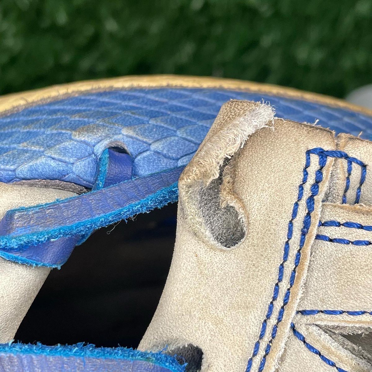 jlo2613's tweet photo. Quick little repair! Hope it holds. @44progloves #44progloves #baseballgloves #baseballgloverepair #bondednylon https://t.co/I40YzSj71h