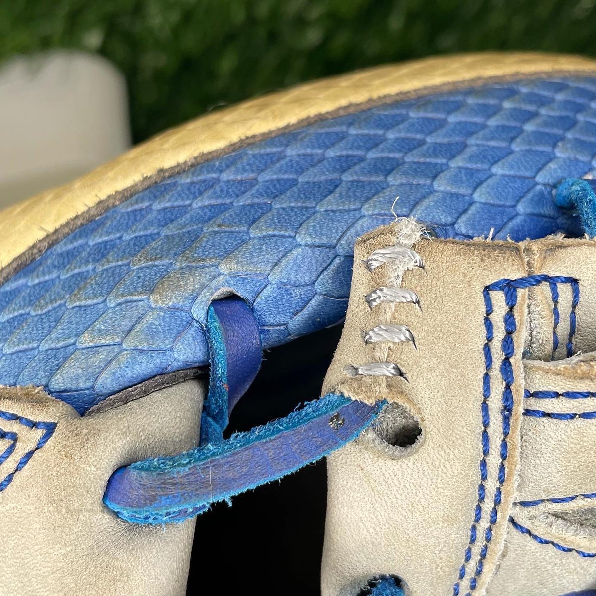 jlo2613's tweet photo. Quick little repair! Hope it holds. @44progloves #44progloves #baseballgloves #baseballgloverepair #bondednylon https://t.co/I40YzSj71h