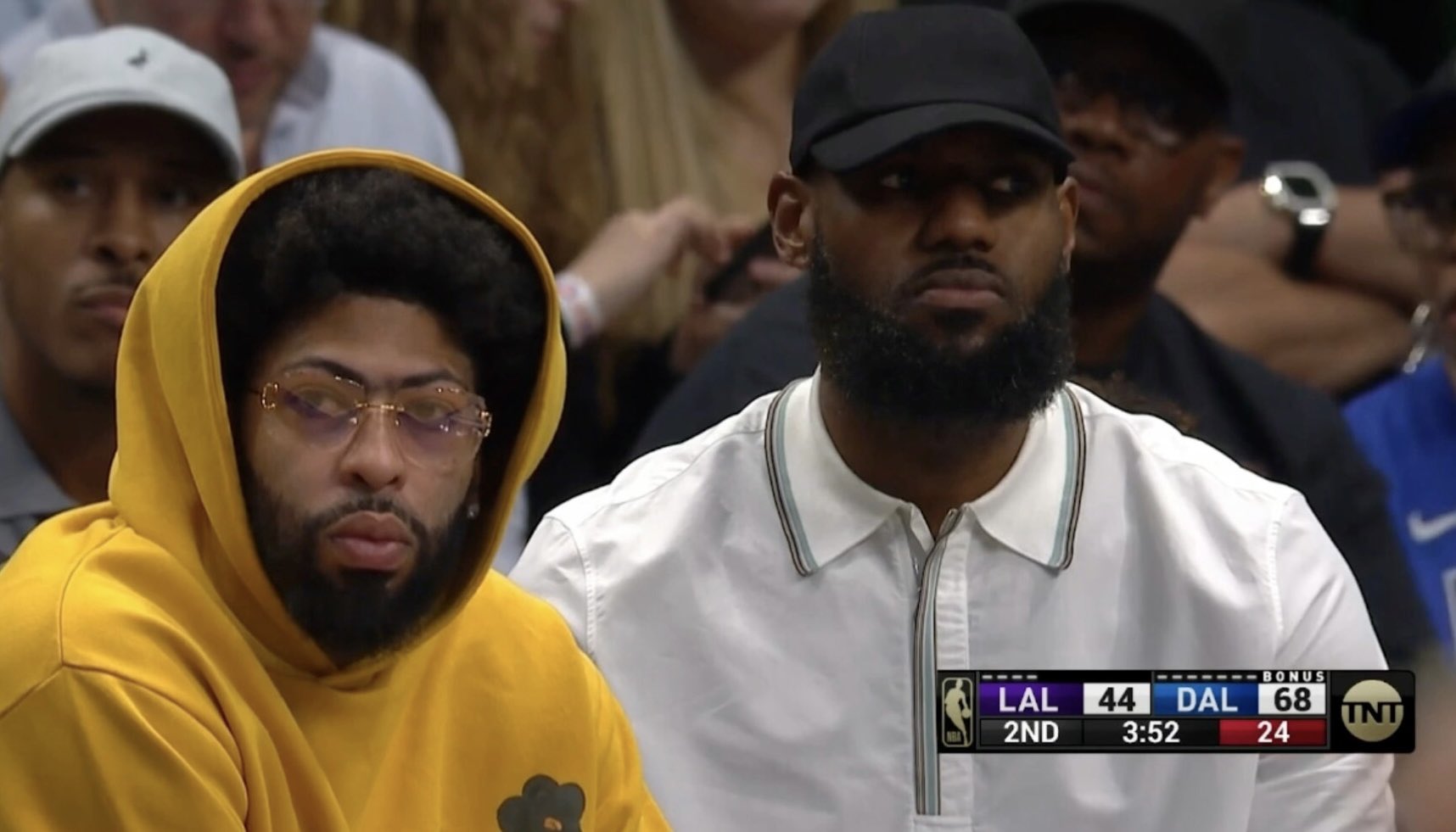 buckets on Twitter "caption this lakers fans https//t.co/t7zNg3pDhH" / Twitter