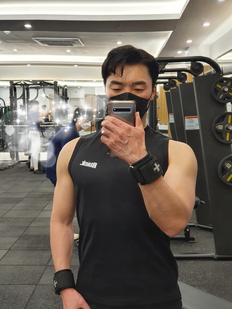 QWERT02599237's tweet photo. 제주도 출장온 직장인 헬린이가 할 것은  일 끝난 후 운동 https://t.co/hqFow0bJpL