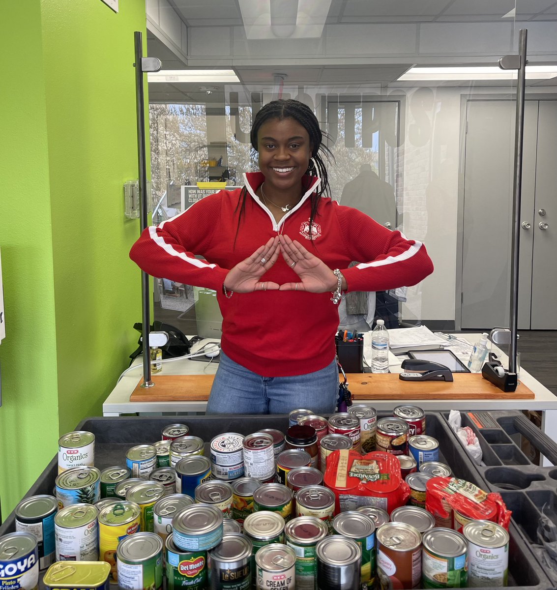 TexasDeltas's tweet photo. This weekend Epsilon Beta celebrated our Charter Day. To celebrate 62 years of service, we donated to the UT Outpost to give back to the community that has supported our chapter! ❤️ #EB4L #DeltasDonate https://t.co/2GyV33gHyY