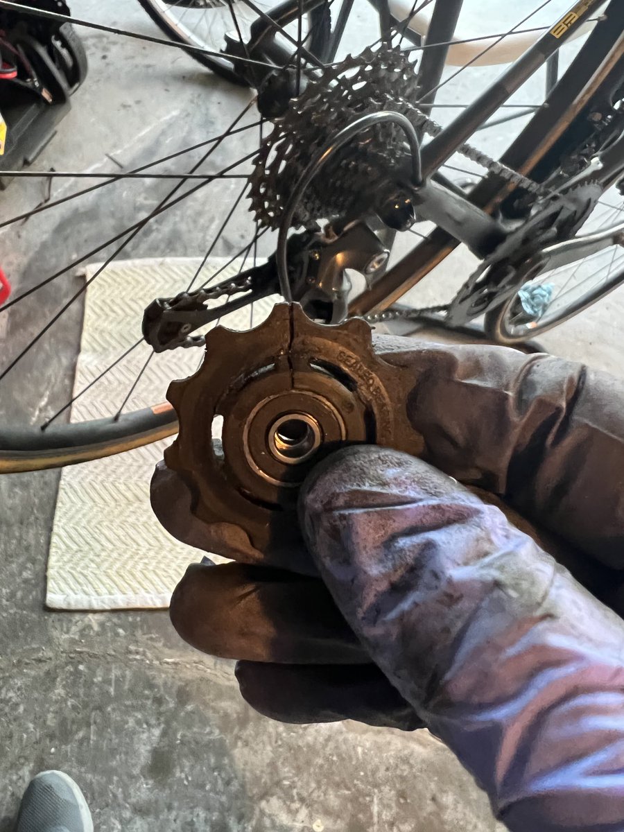 JuanBikes2Phish's tweet photo. At this point, I’ve broken every single thing On my bicycle, at least once. #bikerepair #bicyclesneedlovetoo #crackedjockeywheel #velofix https://t.co/wWQtoc3YPL
