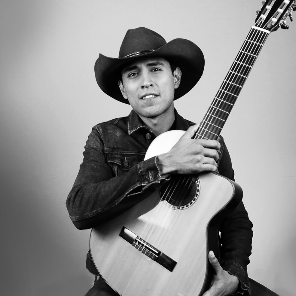TxReglRadioRept's tweet photo. Recap of winners!  New Male Vocalist of The Year - @GNavarromusic  #t3rmusicawards https://t.co/seBbQWTOjV