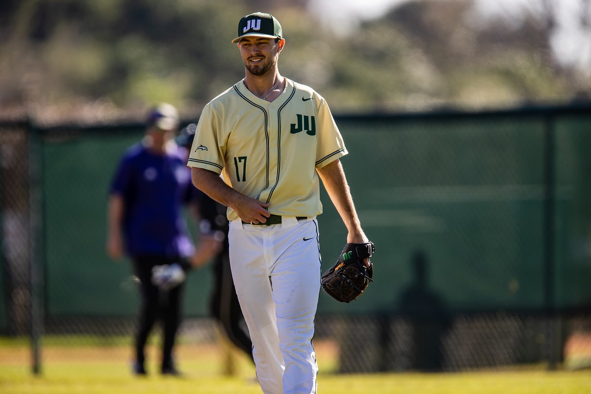 Heston Mosley, have yourself a night! He fans two more and has 10 Ks!

E6 | JAX 5 FAMU 2 

🎙️: fal.cn/3nmiF
📊: fal.cn/3nmiE

#JUPhinsUp