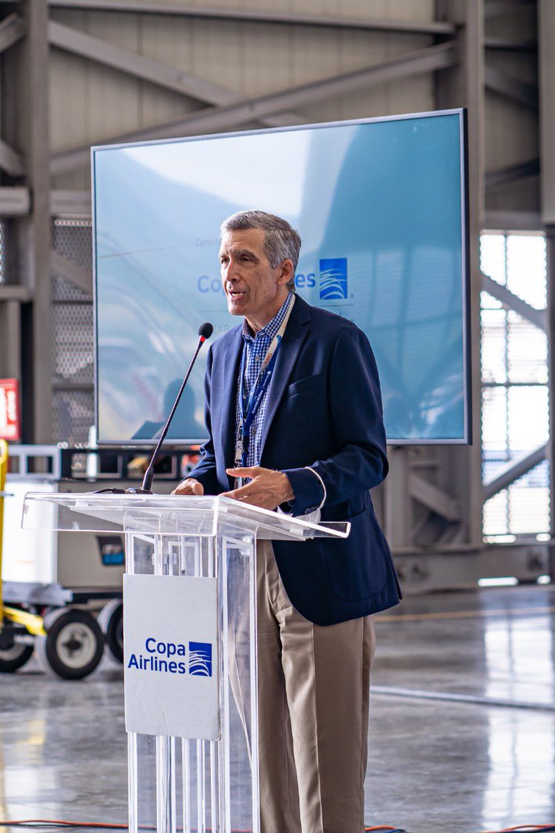 CopaAirlines's tweet photo. Hoy recibimos por parte de @cirium, el premio de “La Aerolínea más puntual de Latinoamérica”, posicionándonos como la única aerolínea en el mundo en liderar una región por 8 años consecutivos. Esto es gracias al esfuerzo y compromiso de nuestro #CopaTeam. https://t.co/1R3Fv3enwO
