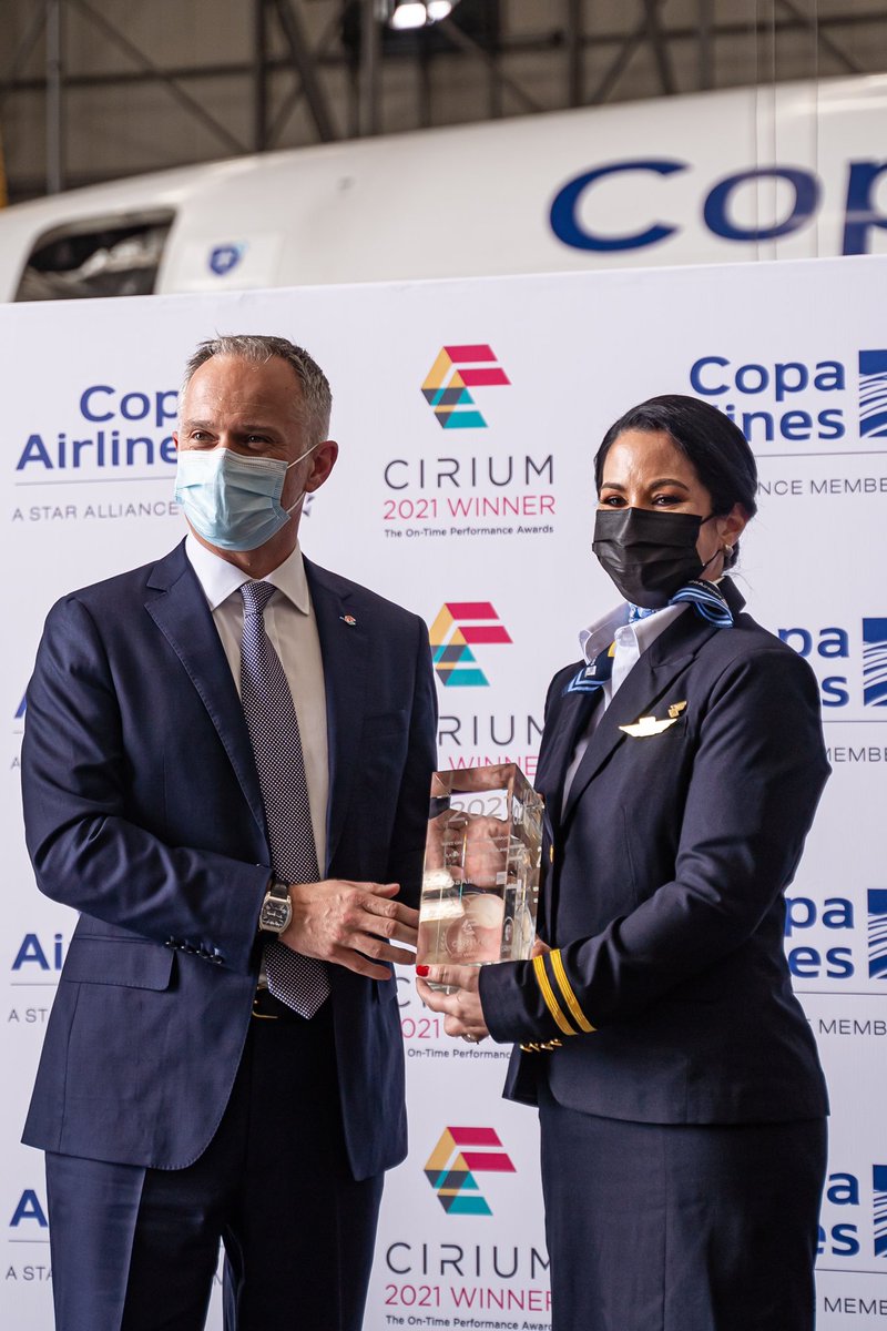 CopaAirlines's tweet photo. Hoy recibimos por parte de @cirium, el premio de “La Aerolínea más puntual de Latinoamérica”, posicionándonos como la única aerolínea en el mundo en liderar una región por 8 años consecutivos. Esto es gracias al esfuerzo y compromiso de nuestro #CopaTeam. https://t.co/1R3Fv3enwO