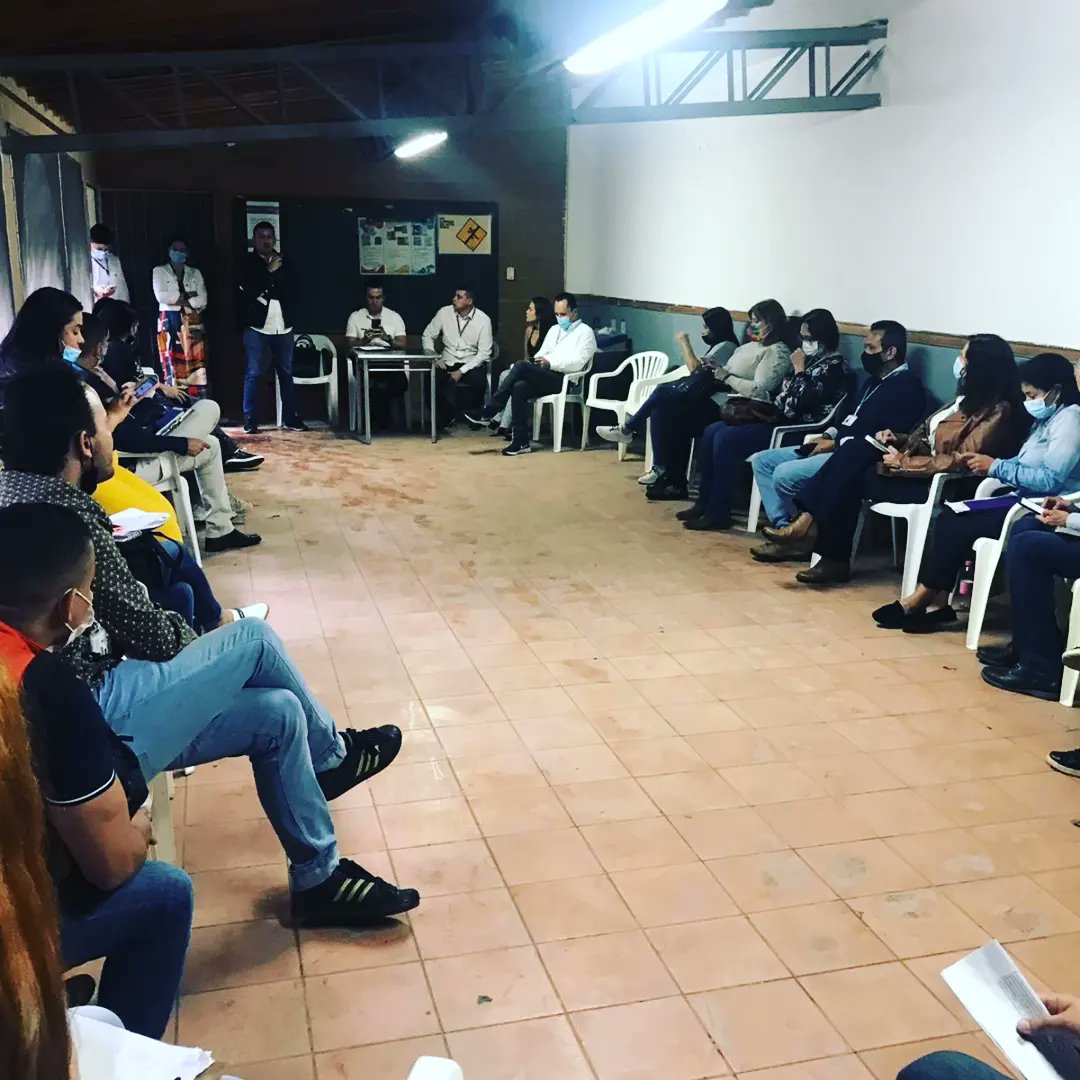 LuisCarlosHCU's tweet photo. Los gobiernos siempre dicen que no hay recursos para la educación y para su infraestructura, pero es más costosa la ignorancia. 
##Hoy en comisión accidental de seguimiento al presupuesto para reformas estructurales en la I.E consejo de Medellín Clodomiro Ramirez## https://t.co/ReutbgCsIT