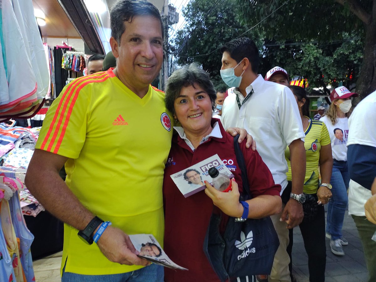 Rodrigo_LaraS's tweet photo. Empezamos nuestro recorrido por las calles de Colombia en mi tierra, en #Neiva. Gracias por su respaldo y muestras de cariño. Emocionado llegaré a muchas regiones del país para presentar una nueva apuesta de país, en el que podamos estar todos los sectores. @FicoGutierrez https://t.co/AQHX5iFCCg