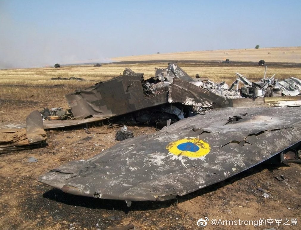 T44231096T's tweet photo. @RALee85 Pic of the "Russian" "Su-30SM" close up....strange roundels.... I think I've seen them somewhere recently 😆
https://t.co/taamU9qez8 https://t.co/XI7yr9UeNi