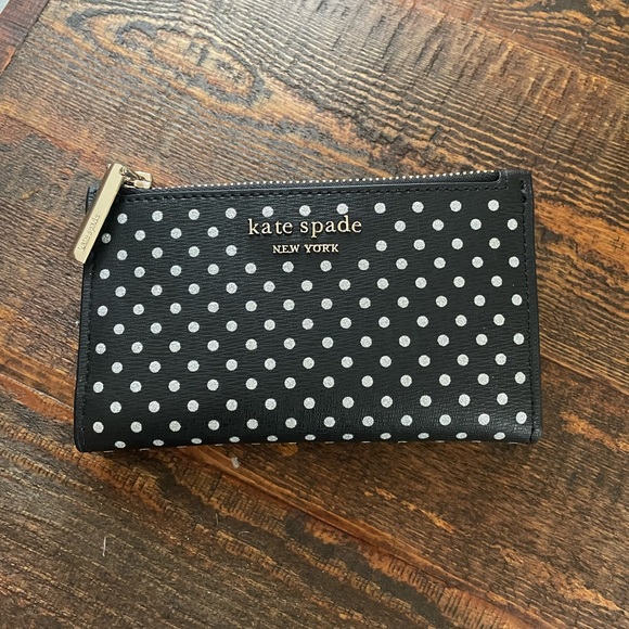 AnaNorm94009221's tweet photo. So good I had to share! Check out all the items I'm loving on @Poshmarkapp #poshmark #fashion #style #shopmycloset #katespade #denimco: https://t.co/opskQcJCws https://t.co/0uwL2XTPH4