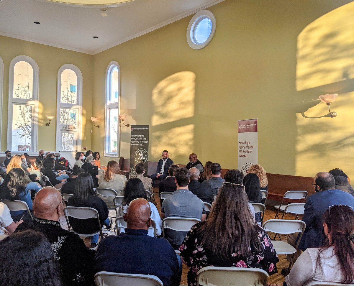 UofSCAFAM's tweet photo. A full house tonight at The Big Apple for  "Black Study, Here and Now" featuring Visiting Scholar Fred Moten (NYU) and UofSC's Seulghee Lee. 

#AFAM50 #BlackStudies #AfricanAmericanStudies 

@UofSC @UofSC_CAS https://t.co/V99fgWGzaO
