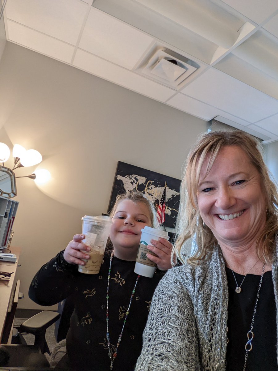 What a fun morning with this Junior Principal for the Day! Fun auction winner! <a href="/foreverbentwood/">Bentwood Elementary School</a> <a href="/olatheschools/">Olathe Public Schools</a> #twinning 😀