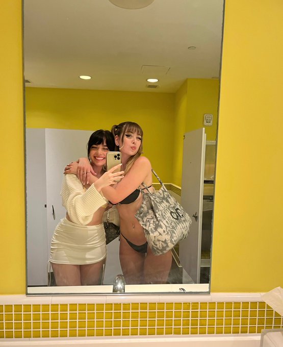 took my cybergf on a beach date <3 https://t.co/erGnJ9H90J