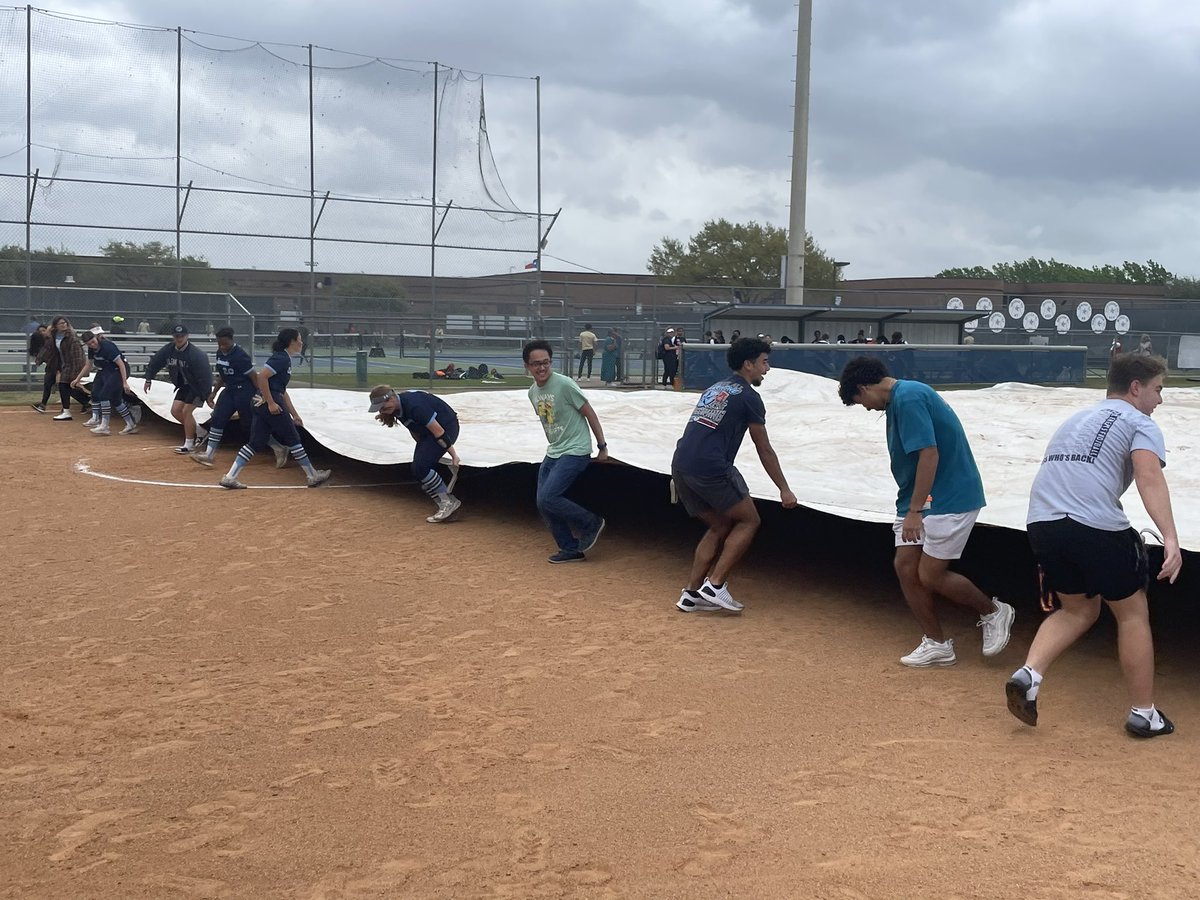 clementssftbl's tweet photo. The Rangers picked up the win vs Bush tonight! Thanks for all the support, and help pulling the tarp! #RangerFamily #HWPO #LetsRide https://t.co/ffcqJaLMCX