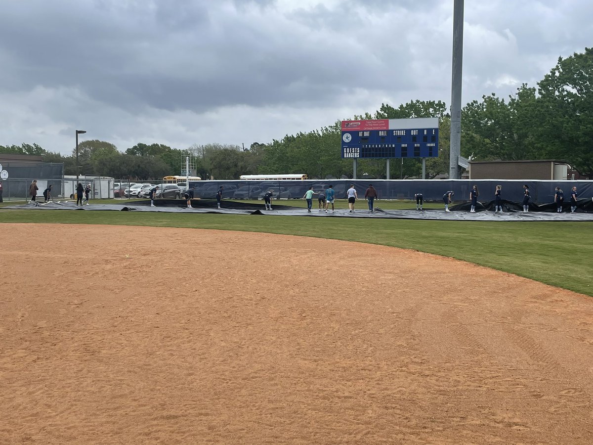 clementssftbl's tweet photo. The Rangers picked up the win vs Bush tonight! Thanks for all the support, and help pulling the tarp! #RangerFamily #HWPO #LetsRide https://t.co/ffcqJaLMCX