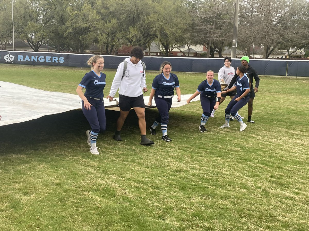 clementssftbl's tweet photo. The Rangers picked up the win vs Bush tonight! Thanks for all the support, and help pulling the tarp! #RangerFamily #HWPO #LetsRide https://t.co/ffcqJaLMCX