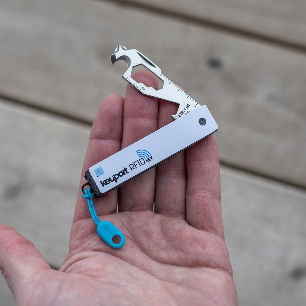theKeyport's tweet photo. Add some bright colors to your #EDC with these new neon Pantone ParaPulls 🎨 All three of these new #ParaPull lanyards (and red is finally back in stock) are now available here > https://t.co/vSqYii0Two #keyport #everydaycarry #neon https://t.co/ZhWKCnaQtf