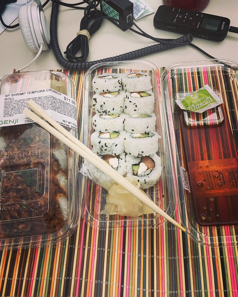 csmitty2u's tweet photo. Work picnic…party of 1! #DeskDinner #CaseFiling #Sushi #StoreBought https://t.co/X13feRaxIY