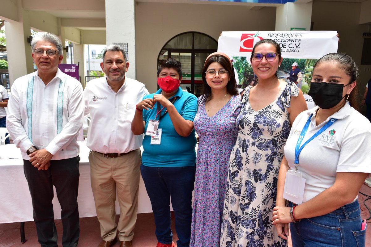 DorhenyCayetano's tweet photo. ¡Cumplimos!
En este mes nos acercarnos a prácticamente todas las sedes del #SNEVeracruz con las Ferias Nacionales para la Inclusión Laboral de las Mujeres.
Hoy desde #Coatzacoalcos nos acompañó el Secretario @SoyGuillermoFS y el Alcalde @CruzMalpica. https://t.co/TvavSdIWmv