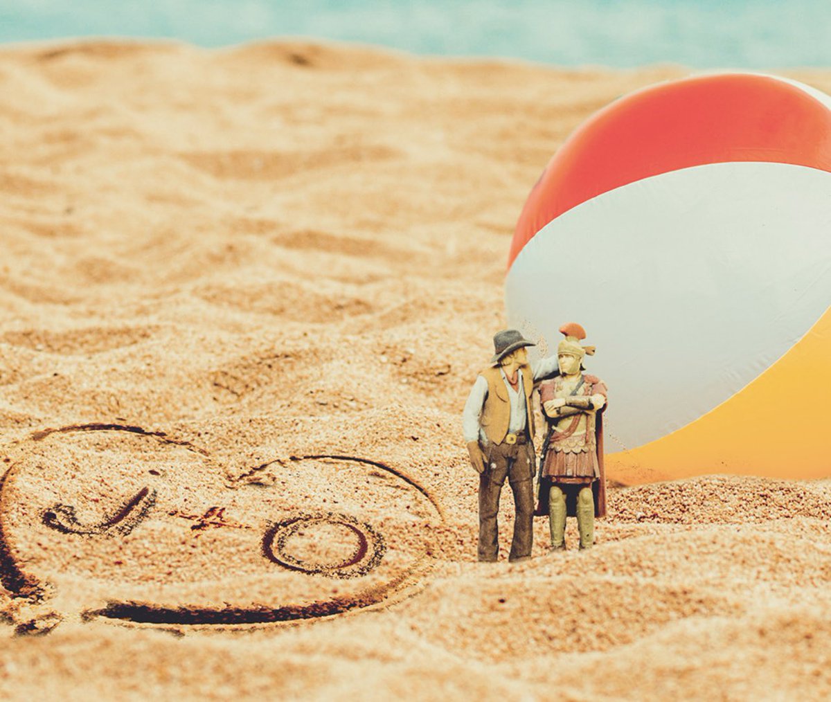 Miniatures had a beach day today! Well, more like Laredo made us a little beach exhibit. Still fun! And uh... don't know what the sand says..