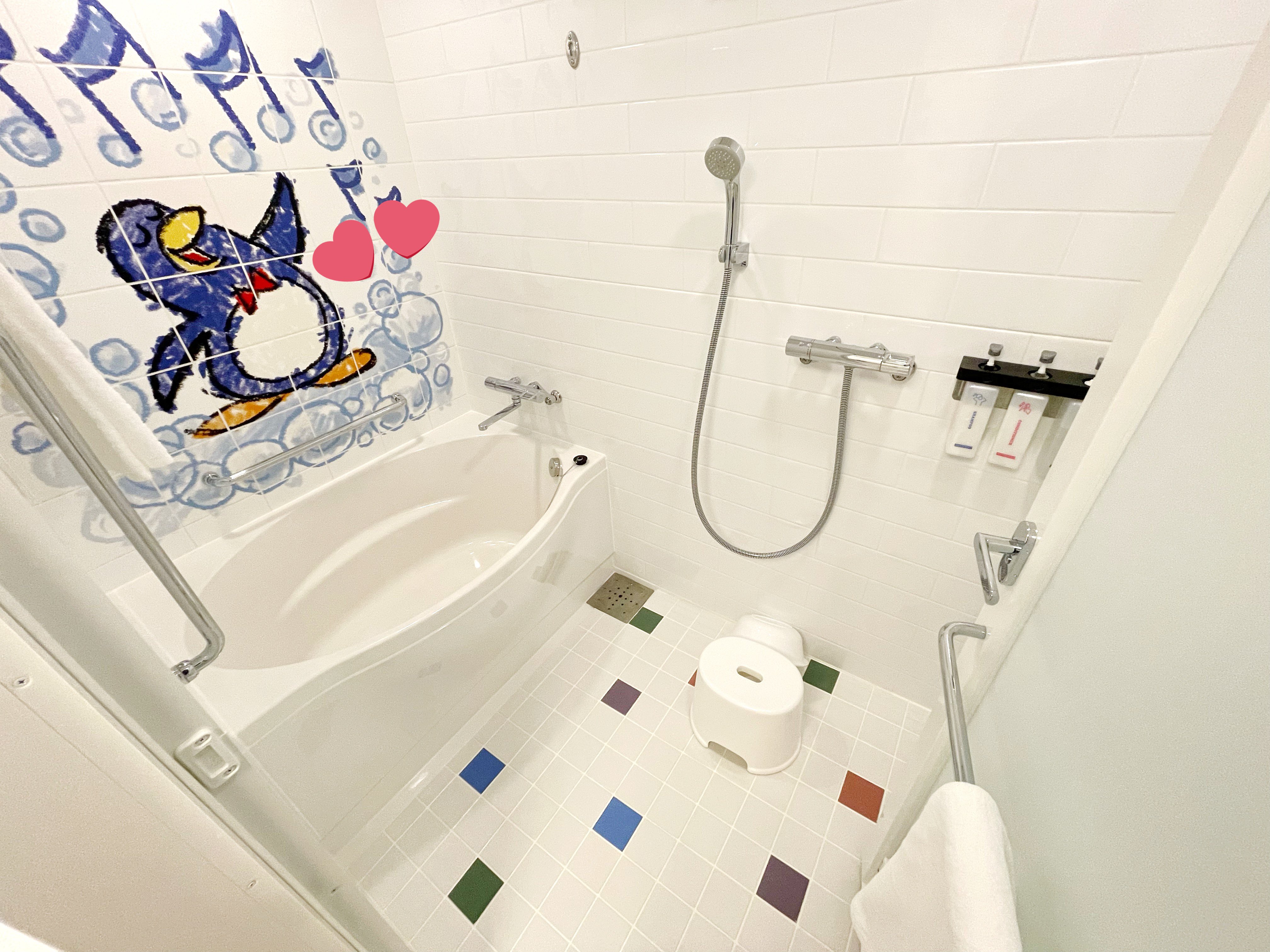 ひなみつき ディズニーホテルのお風呂を愛する会の会員としては 大きさがすごく気になってたんだけど アンバ ミラコ ランホよりも 少し小さいかな 卵型だから狭さは気にならないけど セレブレーションよりはずっといい T Co Rgjqoop502