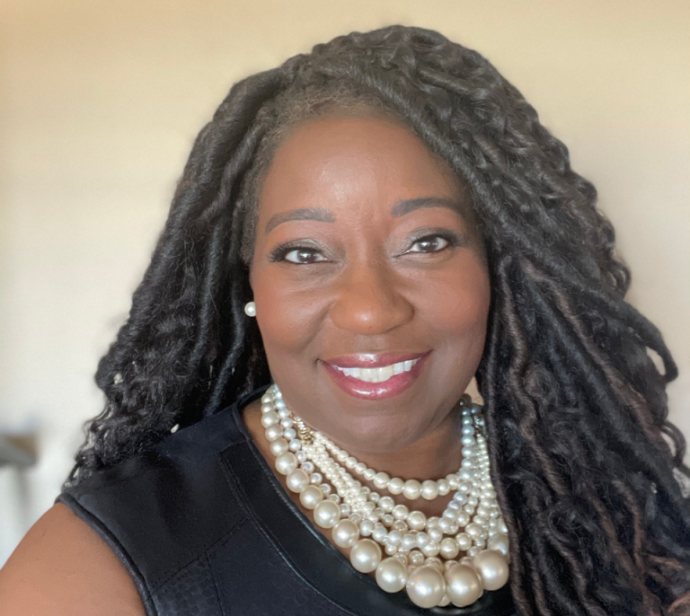 azredbook's tweet photo. As #nationalwomensmonth comes to an end, we're highlighting some of the #nonprofit pros we've recently featured on @frontdoorsmedia! 🤩

These #womenleaders are making a huge difference in our #community and we couldn't be more grateful for them! ❤️

https://t.co/o6xVZBXVAu https://t.co/R1tr6ZiMw9