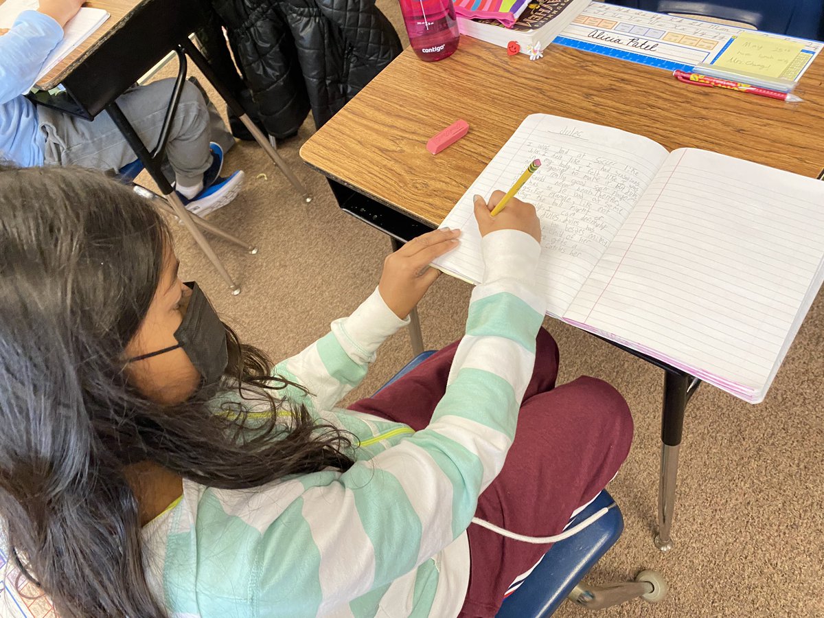 MrsChangGrove's tweet photo. 4th graders enjoyed so much author @rajanilarocca’s virtual writing workshop today! Ss learned about her story inspirations, created character traits/motivations/problems, &amp; wrote about an emotional scene of their story! #FamilyReadingProgram #writingworkshop @GroveAve220 https://t.co/1kveHexLob