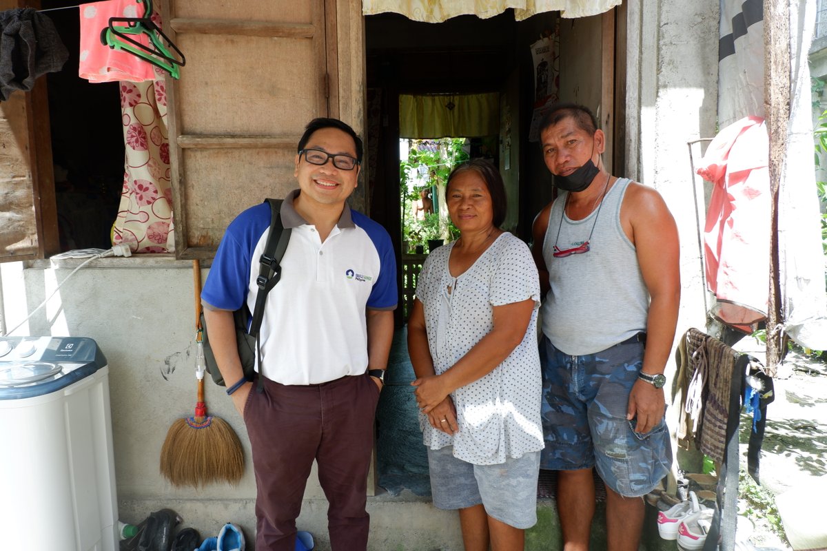 BuildChangePH's tweet photo. Tatay Francisco and Nanay Imelda were all smiles after their quick chat with Arnel. Both shared how safe and secure they feel inside their resilient house built after Typhoon Yolanda struck last 2013. #ResilientHousing #Resilience22 https://t.co/DqaKWJ1iq3