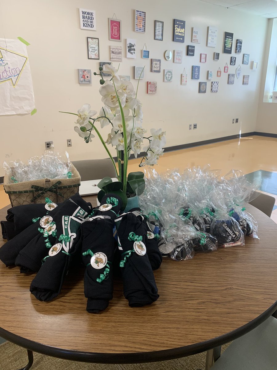 MrsLJCounselor's tweet photo. Goodies for our future Jaguar Rising Leaders! #middleschoolprogramming #studentsuccessinitiative #werise #successinthewest @HSOLBUSD @Cabrillo_ASB https://t.co/akbrNPRIkR