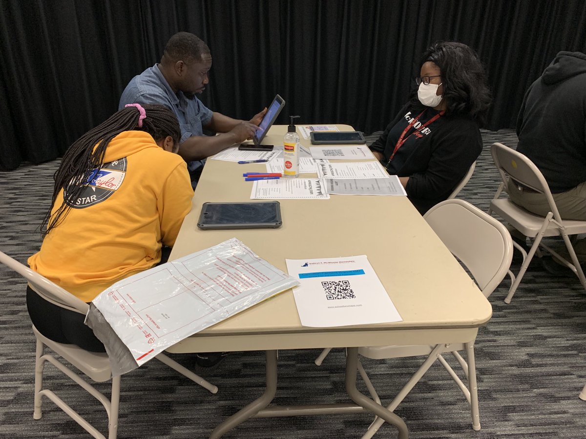 eyeonliteracy's tweet photo. Gearing up for Open House and Pre K registration! Staff and parents are ready!! @DrChapmanCFBISD @drdanawest @CFBISD #MCWGameOn @Coachk1119 https://t.co/iHNsdBIAOF