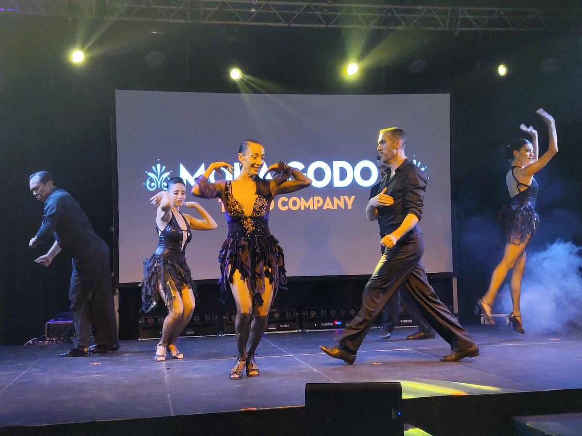 _fonta's tweet photo. Mora Godoy y su Tango Company ovacionados por el público de #ZitroExperience por @Zitrogames @moragodoytango https://t.co/c2MaClh90E