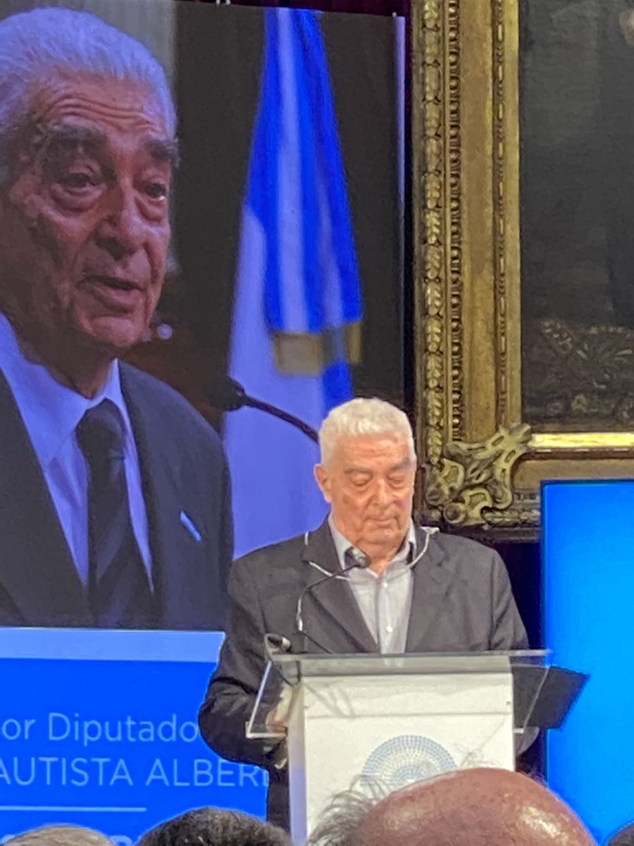 RoAlconada's tweet photo. En la Camara de Diputados de la Nación por iniciativa de @marioraulnegri se entregó a nuestro querido @hipolitosy la mención de honor Dip,Nac. Juan. B. Alberdi.
Mas que lindo merecido reconocimiento al hombre, al político, al luchador incansable de las causas justas.🇮🇩🇦🇷 https://t.co/ADa1baN6uH