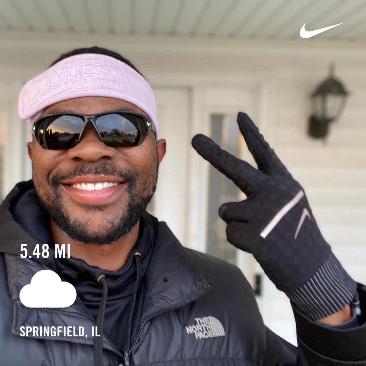 DinganaFokum's tweet photo. Thank you for 100 weeks of your precious time 🌸 Until next time @KylieSkin 🤍 #NIKERUNCLUB ✅ #JUSTDOIT for #WomensHistoryMonth https://t.co/MSS7xyU7h5