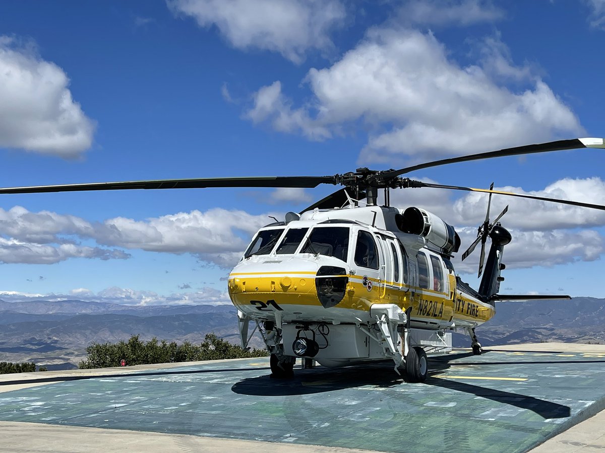 DaveMillsPhoto's tweet photo. Beautiful day to photograph Helicopters.
👇
IG | davemillsphoto
FB | davemillsphoto2015
Twitter | davemillsphoto
https://t.co/WlsTbg0IEU
https://t.co/ZiGpHJq2jB
https://t.co/J6xKe1geNo
#lacofireairops
#lacountyfd
#lasdhq
#creatnomatterwhat
#Firefightersposts https://t.co/Kavw1STV5v