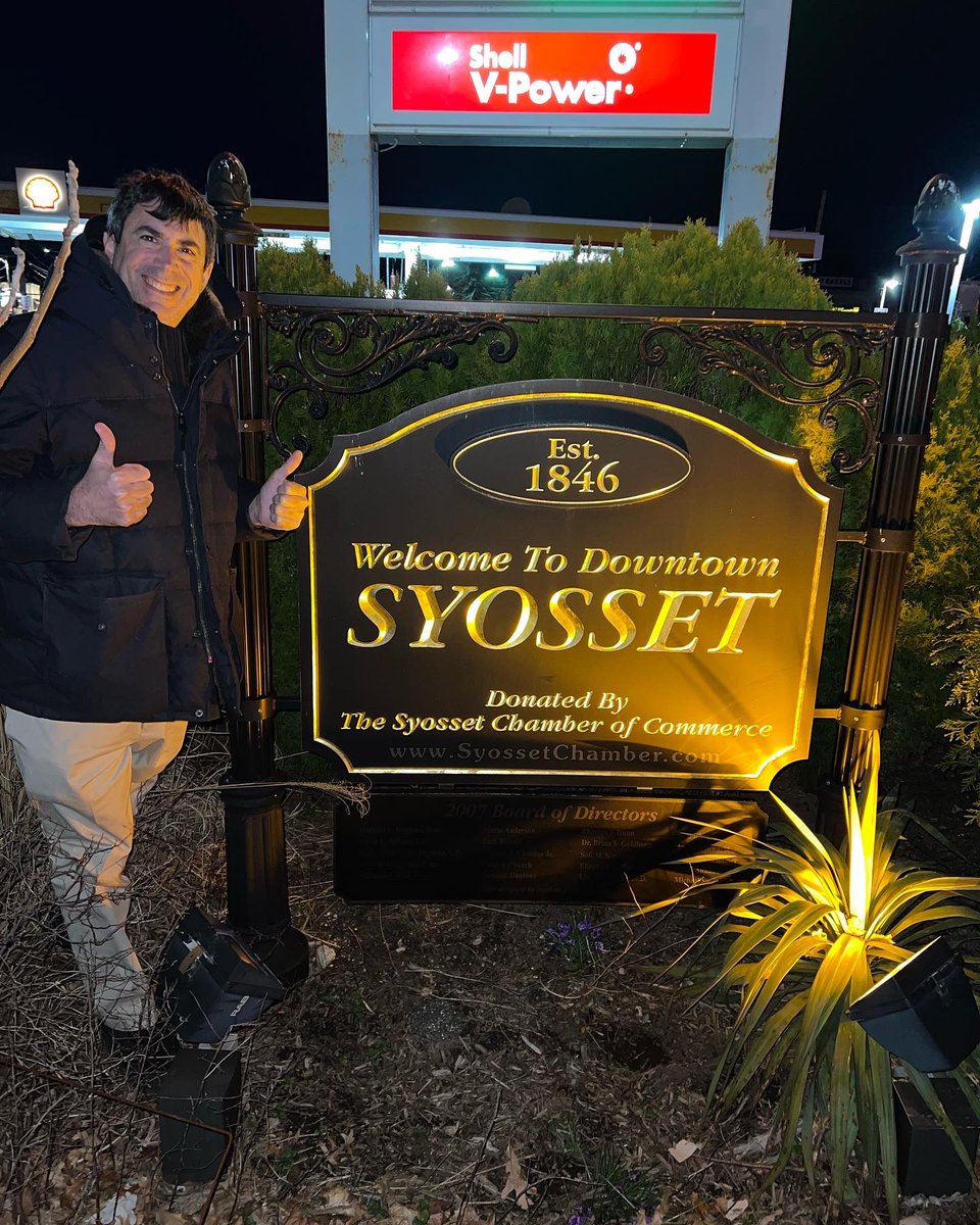 SyossetChamber's tweet photo. Thanks to Home Depot and the Syosset Woodbury Chamber of Commerce, the lights are back on in downtown Syosset!

#syosset #syossetNY #syossetwoodbury #longisland #syossetchamberofcommerce #syossetchamber @RPGWealth @HomeDepot https://t.co/viH4RXxRzR