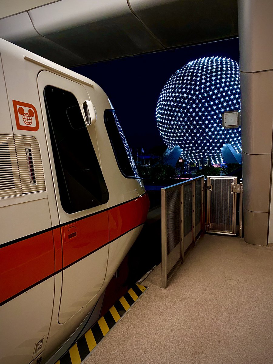 WDWNT's tweet photo. 🌙 https://t.co/P24vMHPEya